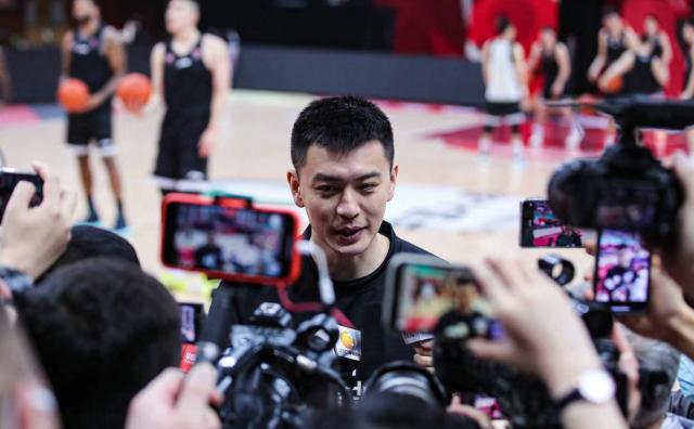 500彩票网公司-生死战杨鸣强调摆正心态 李晓旭到来激发队友信心